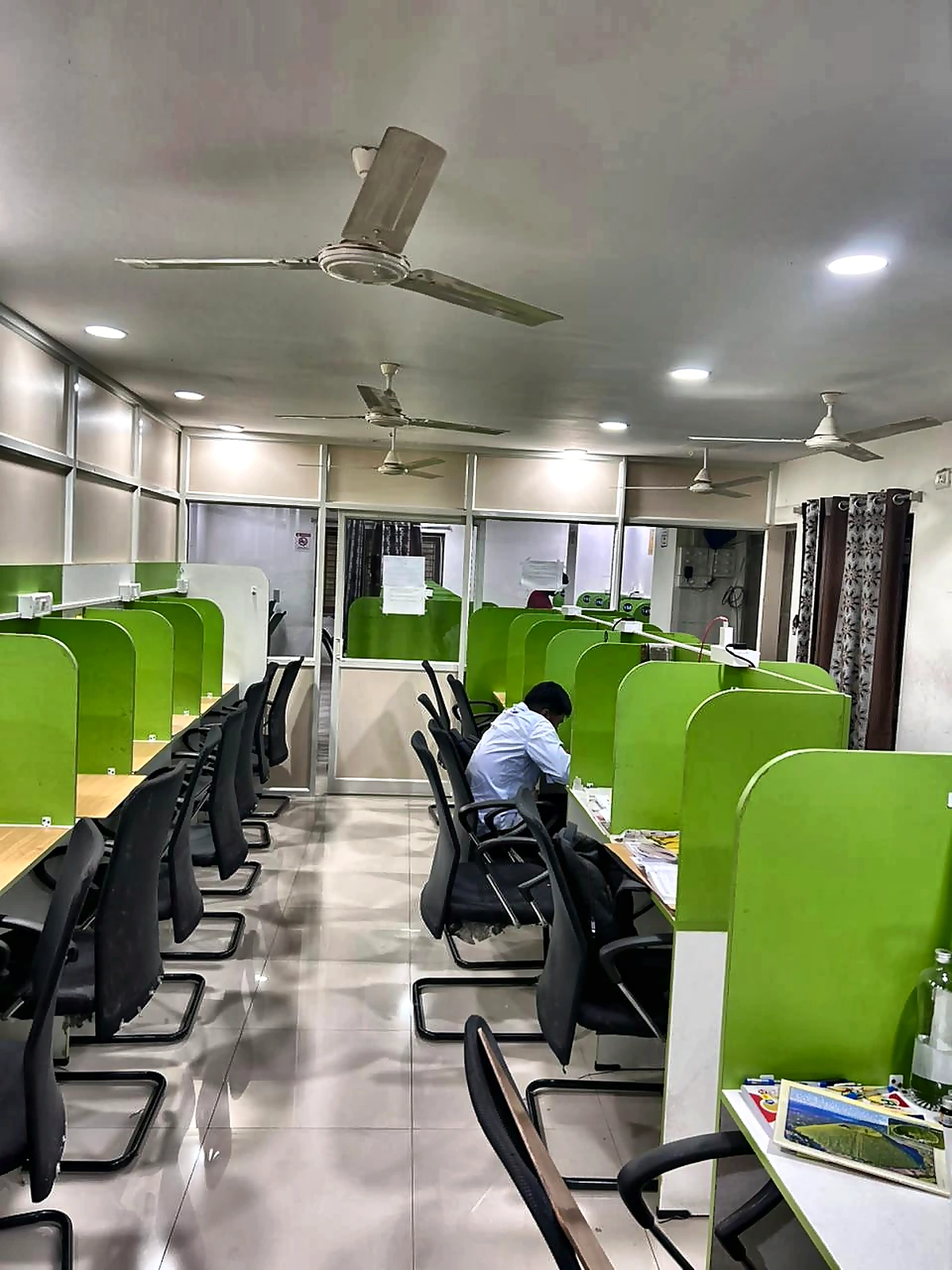 Study cabin corridor